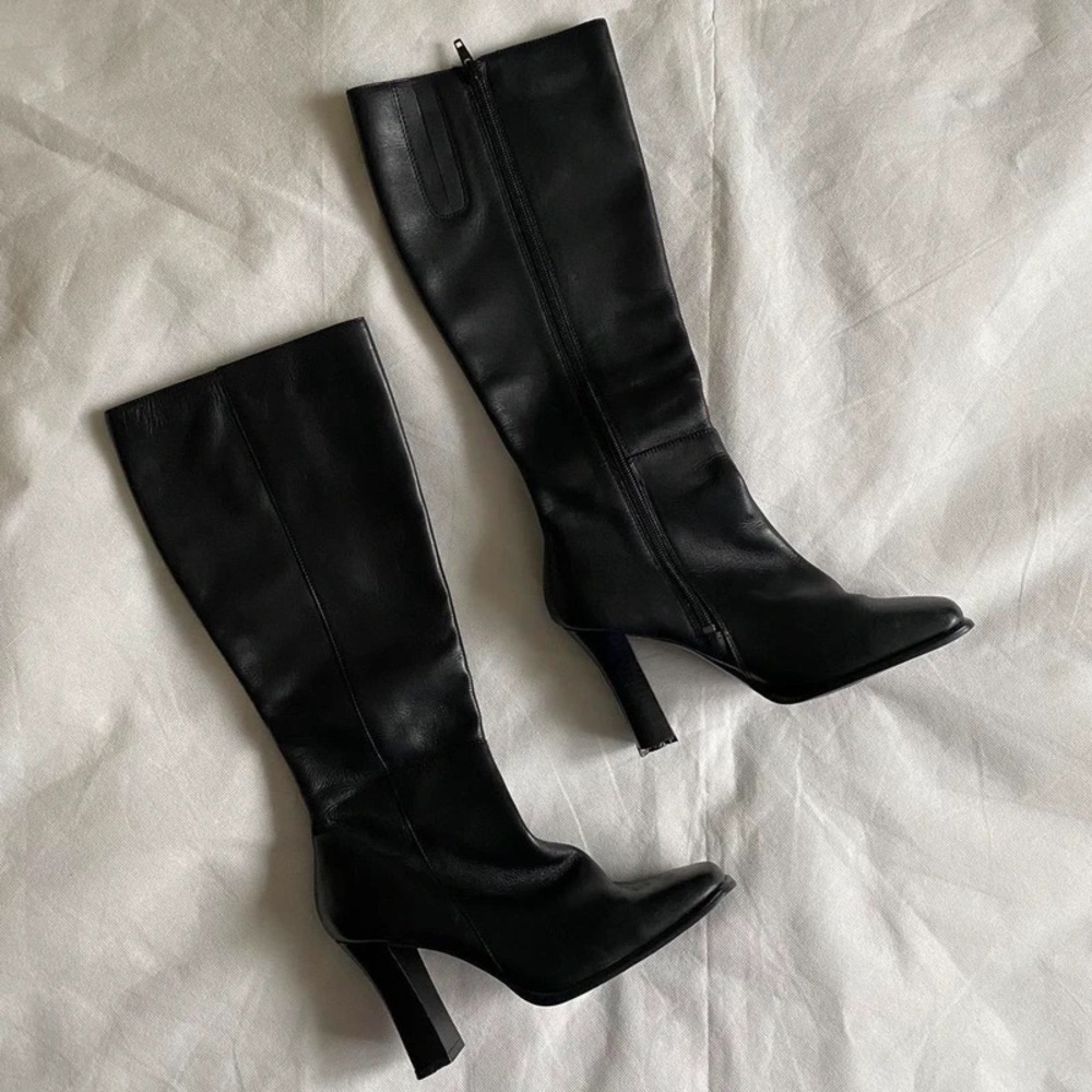 Elegant Black Leather Heeled Boots